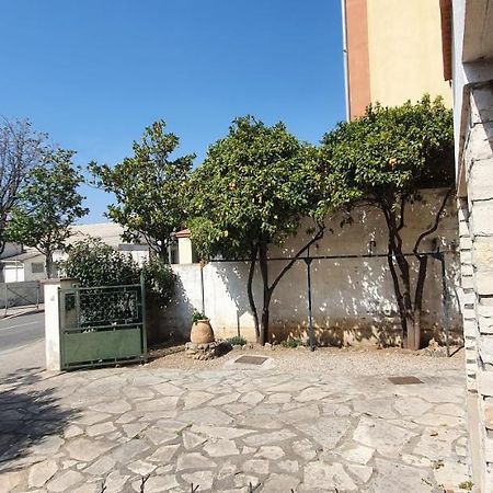 Appartement Entier Au Dessus De Villa, Climatisation Reversible Poele A Bois Tres Chaleureux , Wi Fi Parking Privee Gratuit Situation 500 M, Plage Et Centre Ville Санари-сюр-Мер Экстерьер фото