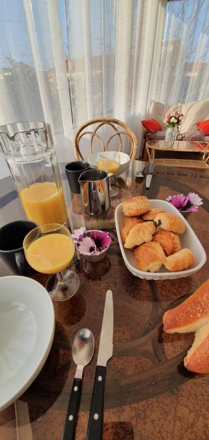 Appartement Entier Au Dessus De Villa, Climatisation Reversible Poele A Bois Tres Chaleureux , Wi Fi Parking Privee Gratuit Situation 500 M, Plage Et Centre Ville Санари-сюр-Мер Экстерьер фото