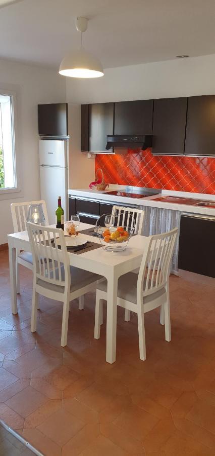 Appartement Entier Au Dessus De Villa, Climatisation Reversible Poele A Bois Tres Chaleureux , Wi Fi Parking Privee Gratuit Situation 500 M, Plage Et Centre Ville Санари-сюр-Мер Экстерьер фото