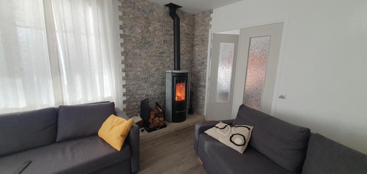Appartement Entier Au Dessus De Villa, Climatisation Reversible Poele A Bois Tres Chaleureux , Wi Fi Parking Privee Gratuit Situation 500 M, Plage Et Centre Ville Санари-сюр-Мер Экстерьер фото